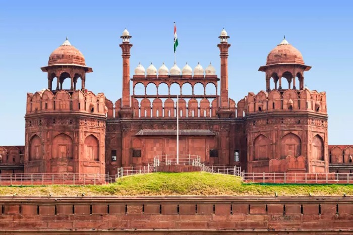 5 Places to Visit in Delhi